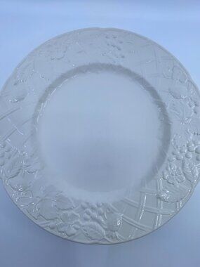 vintage mikasa english countryside dinner plate embossed design